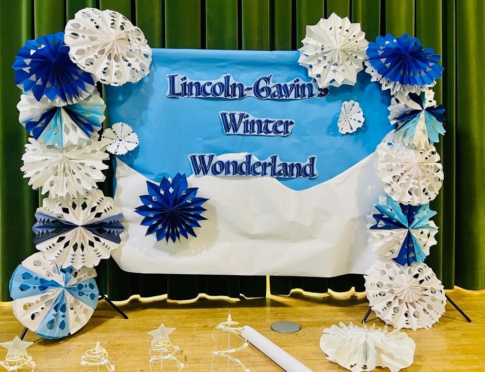 CHSD170's Lincoln-Gavin School Presents Its Holiday Program