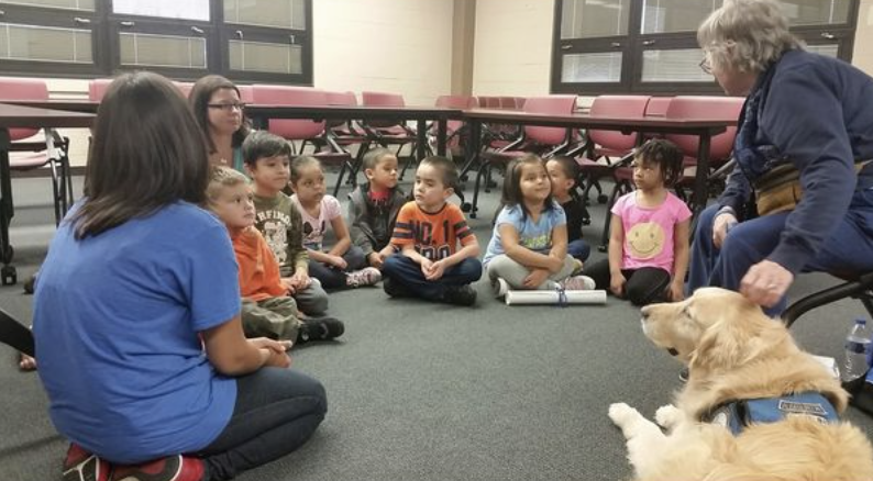 students meeting darlin, the best service dog